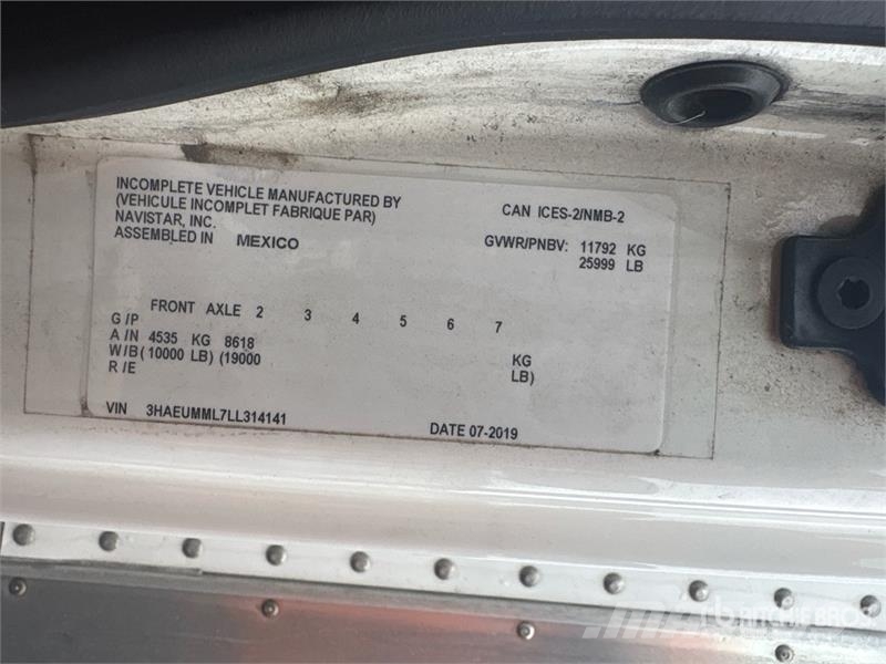 International MV607 4x2 Van Truck Autocamioane
