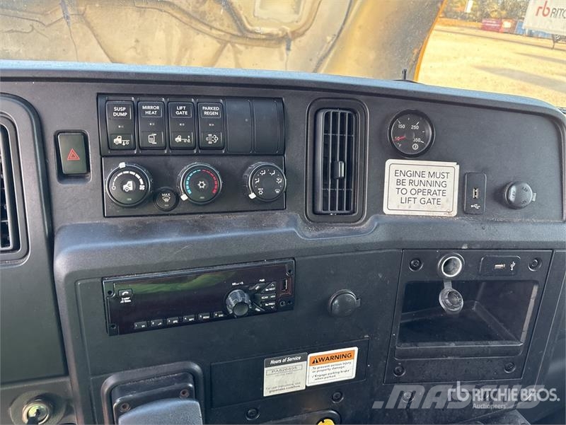 International MV607 4x2 Van Truck Furgoonautod