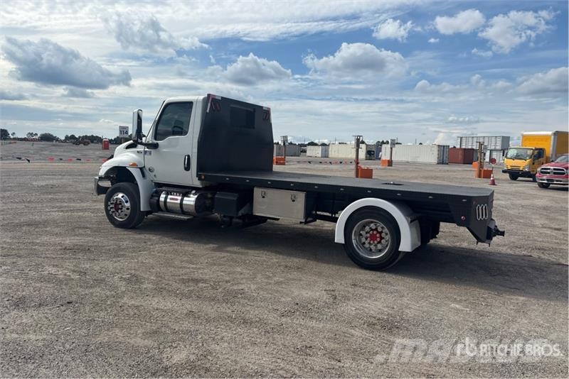 International MV607 4x2 Flatbed Truck Tovornjaki s kesonom/platojem