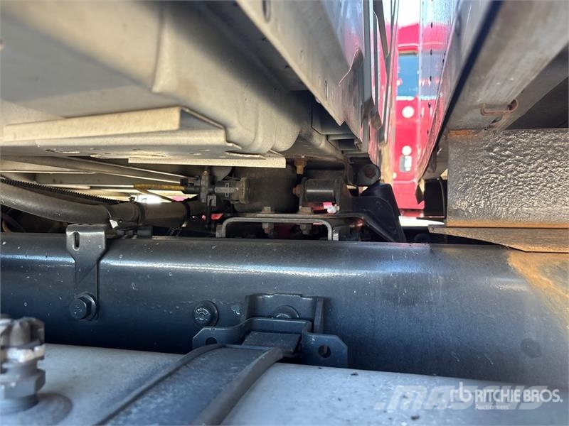 International MV607 4x2 Van Truck (Inoperable) Fast kasse