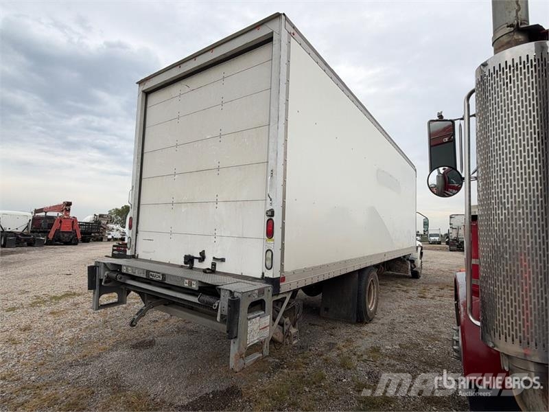 International MV607 4x2 Van Truck Camiones con caja de remolque