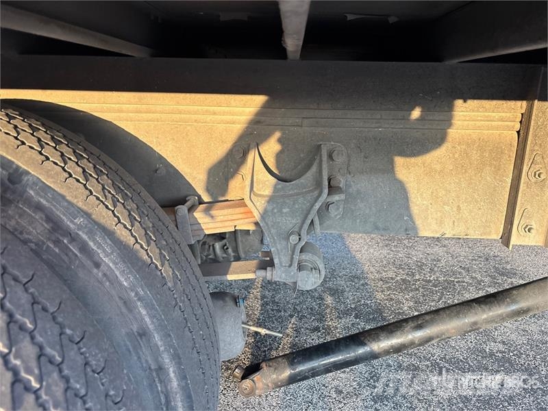 International MV607 4x2 Van Truck Umpikorikuorma-autot