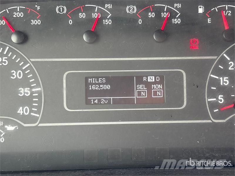 International MV607 4x2 Van Truck Umpikorikuorma-autot