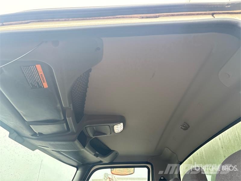 International MV607 4x2 Van Truck Autocamioane