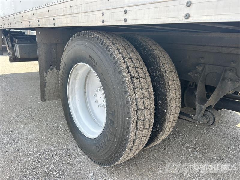 International MV607 4x2 Van Truck Umpikorikuorma-autot