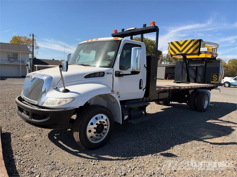 International MV607 4x2 Attenuator Truck Общински/универсални превозни средства