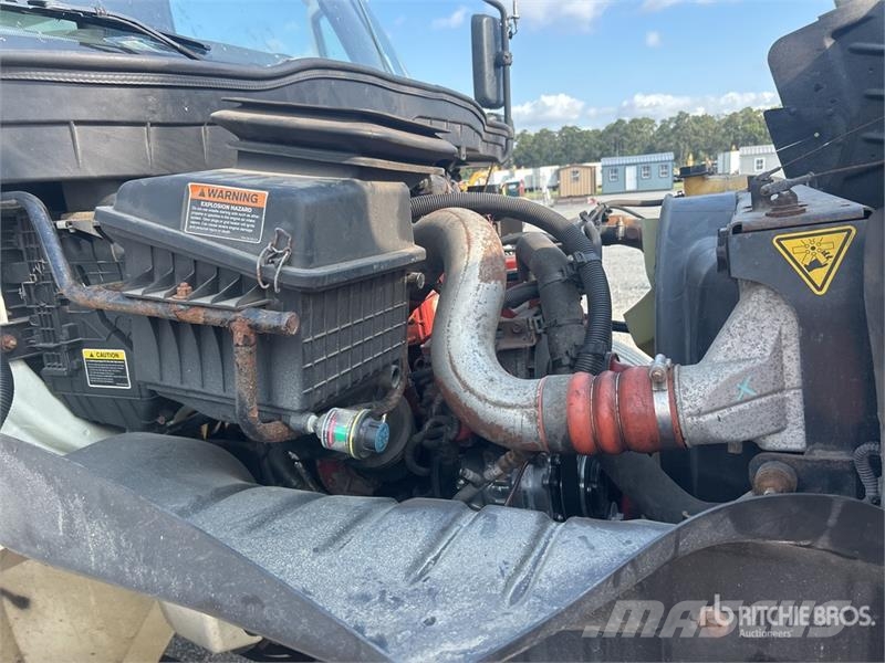 International MV607 4x2 Van Truck Camiones caja cerrada