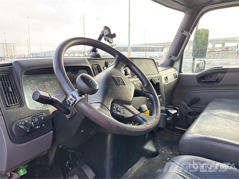 International MV607 4x2 Van Truck Umpikorikuorma-autot