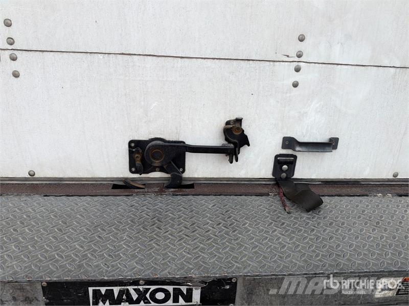 International MV607 4x2 Van Truck Camiones con caja de remolque
