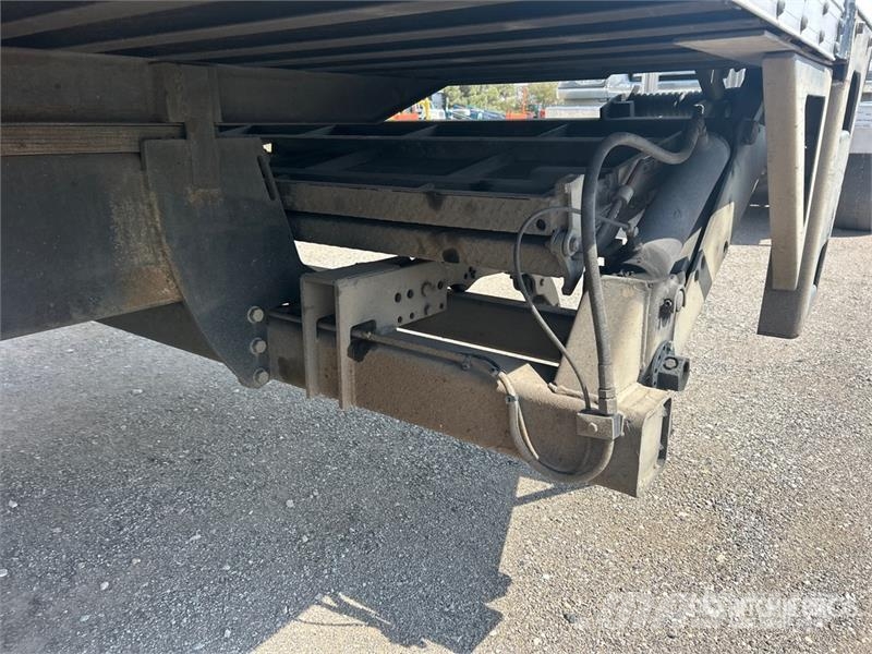 International MV607 4x2 Van Truck Umpikorikuorma-autot