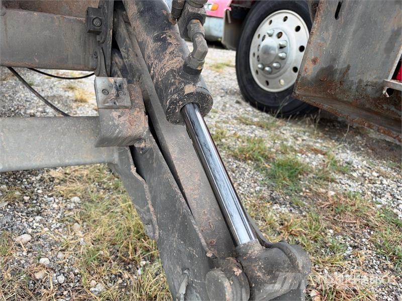 International MV607 4x2 Van Truck Camiones con caja de remolque
