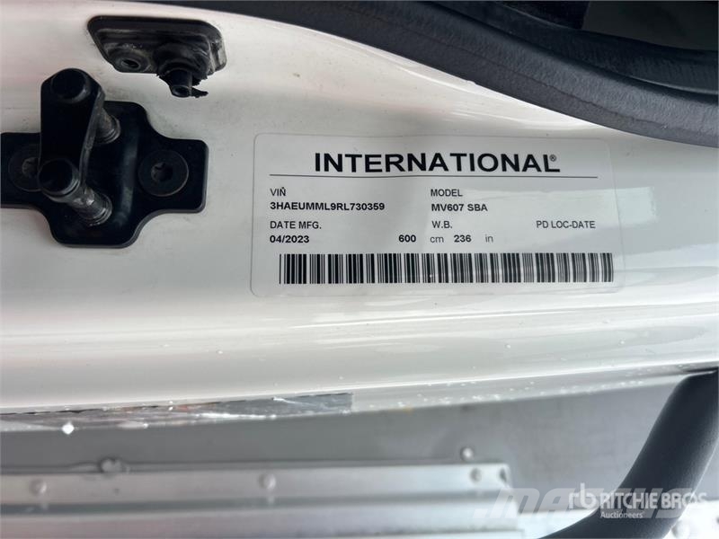 International MV607 4x2 Van Truck Furgons