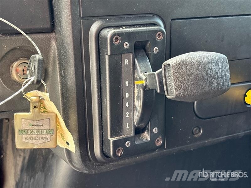 International MV607 4x2 Van Truck Umpikorikuorma-autot