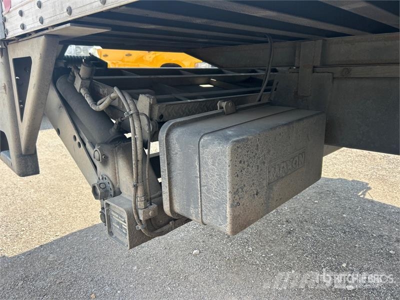 International MV607 4x2 Van Truck Umpikorikuorma-autot