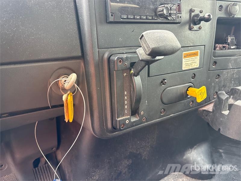 International MV607 4x2 Van Truck 貨箱式卡車