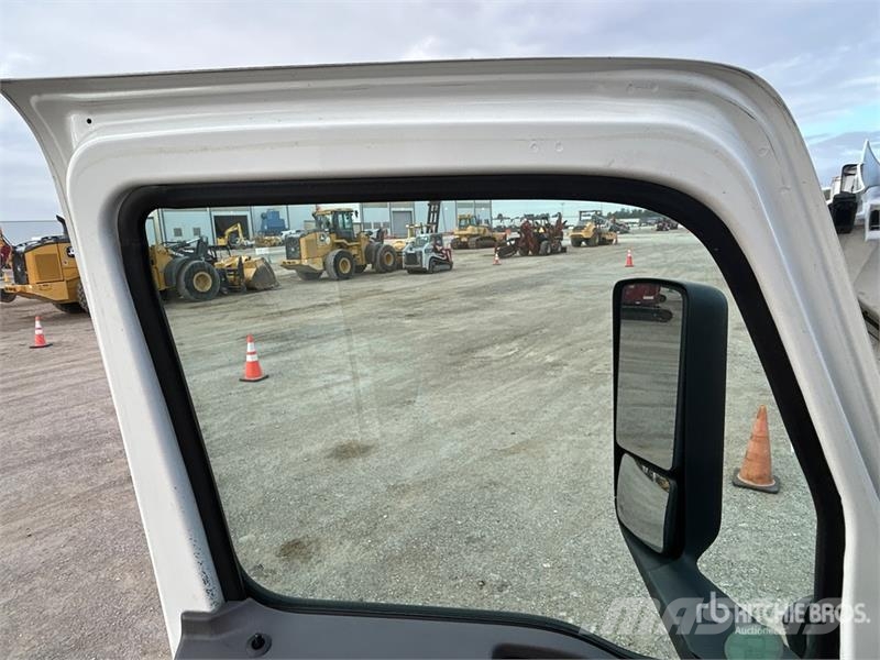 International MV607 4x2 Van Truck Camion cassonati