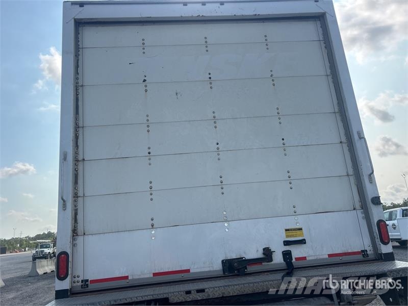International MV607 4x2 Van Truck Camiones caja cerrada