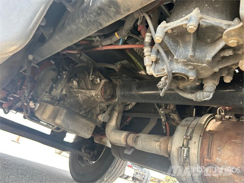 International MV607 4x2 Van Truck Umpikorikuorma-autot