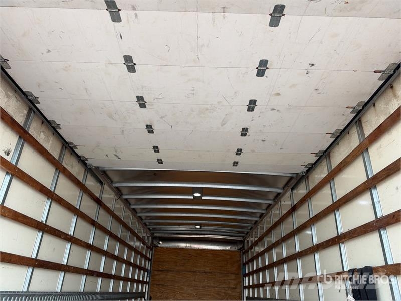 International MV607 4x2 Van Truck Camiones con caja de remolque