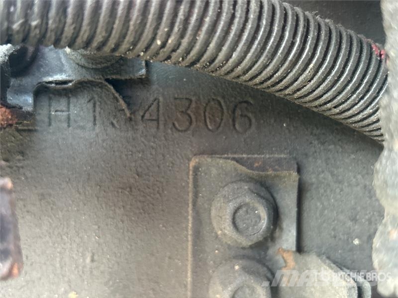 International MV607 4x2 Van Truck Camiones caja cerrada