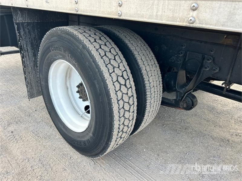 International MV607 4x2 Van Truck Camion cassonati