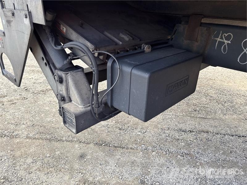 International MV607 4x2 Van Truck Umpikorikuorma-autot