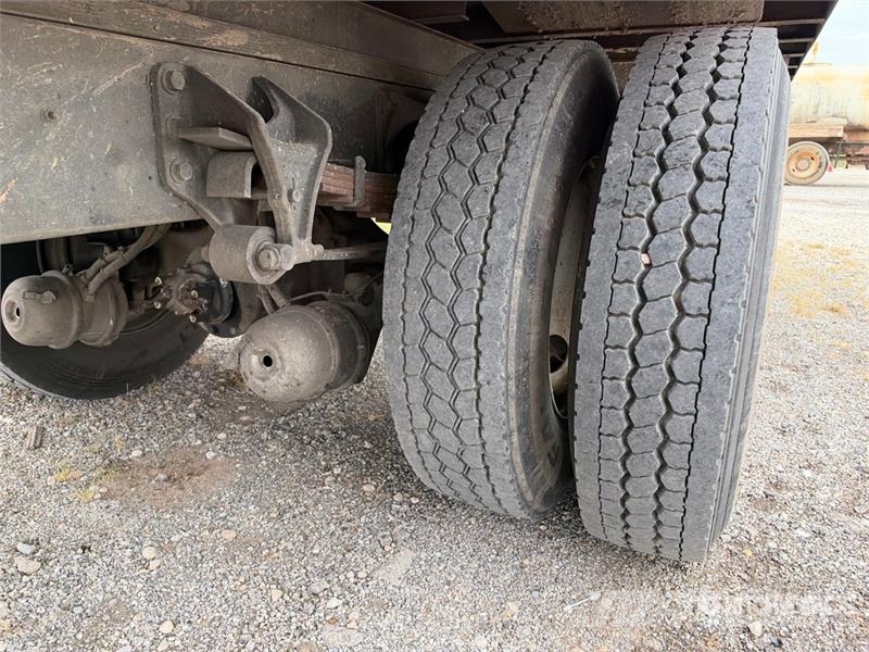 International MV607 4x2 Van Truck Camiones con caja de remolque