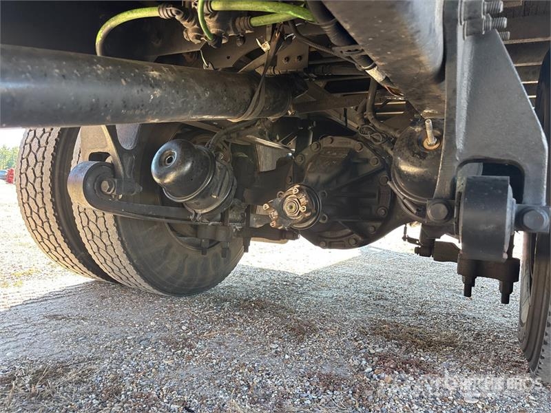 International MV607 4x2 Van Truck (Inoperable) Fast kasse