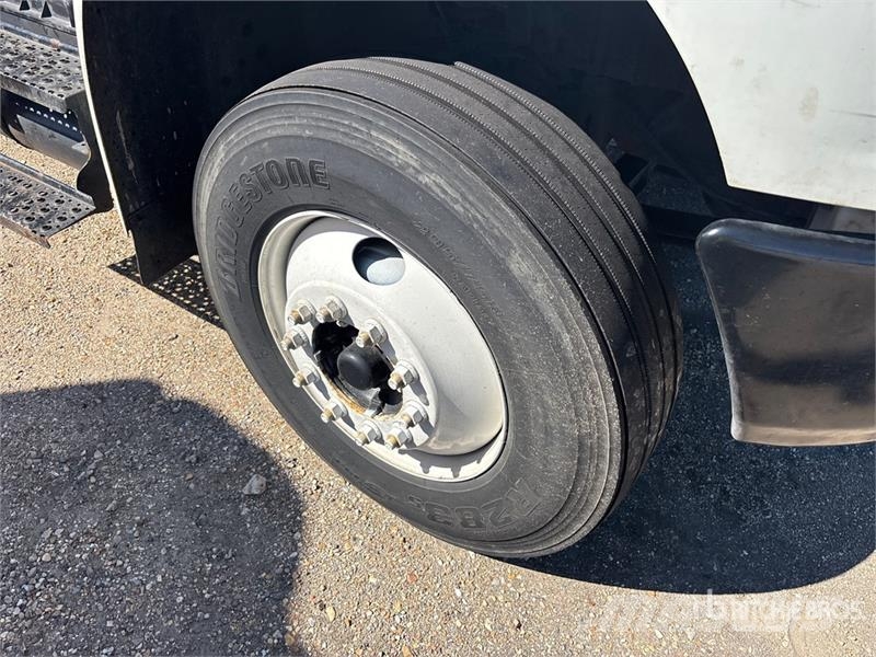 International MV607 4x2 Van Truck (Inoperable) Fast kasse