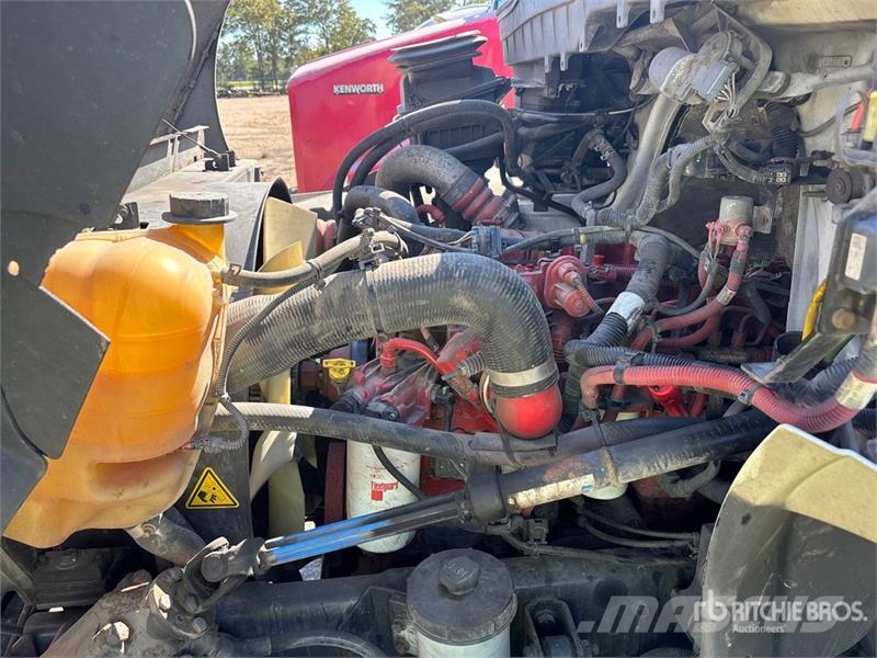 International MV607 4x2 Van Truck (Inoperable) Fast kasse