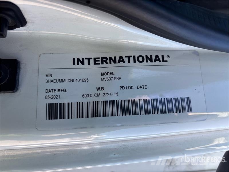 International MV607 4x2 Van Truck (Inoperable) Fast kasse
