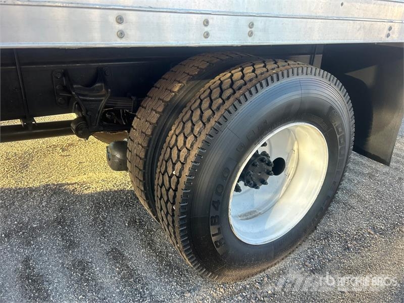 International MV607 4x2 Van Truck Skåpbilar