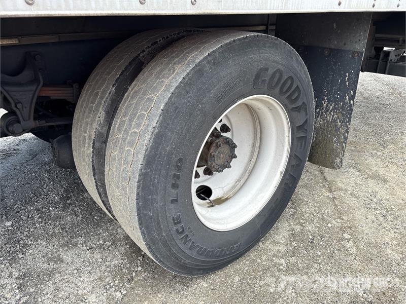 International MV607 4x2 Van Truck Umpikorikuorma-autot