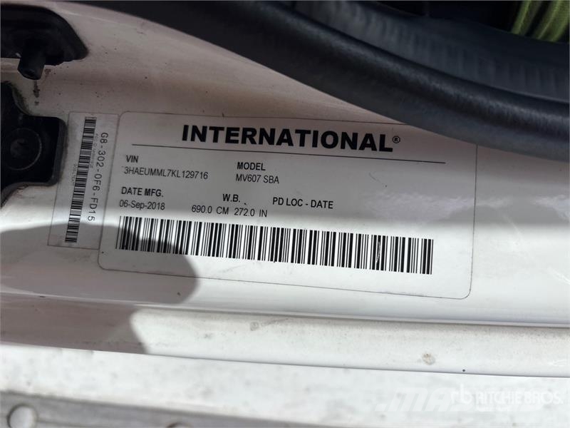 International MV607 4x2 Van Truck 貨箱式卡車