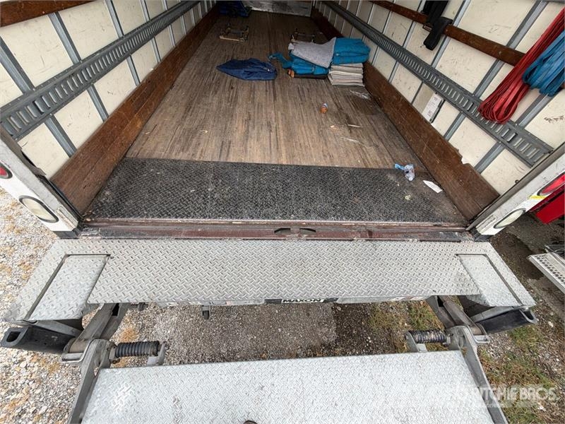 International MV607 4x2 Van Truck Camiones con caja de remolque
