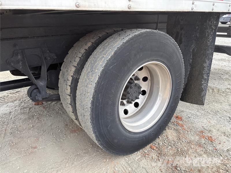 International MV607 4x2 Van Truck Tovornjaki zabojniki