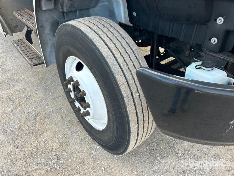 International MV607 4x2 Van Truck Camion cassonati