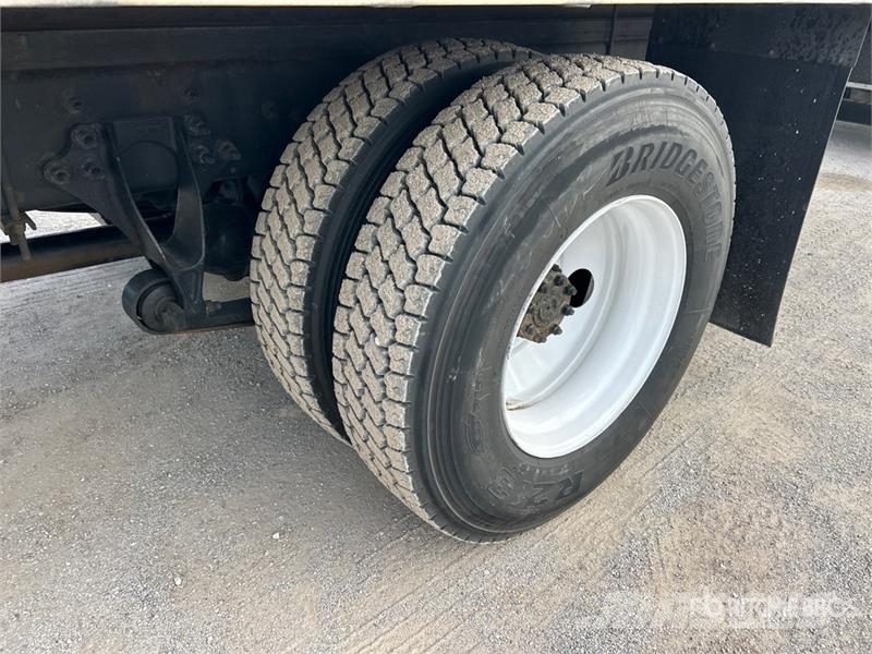 International MV607 4x2 Van Truck Camion cassonati