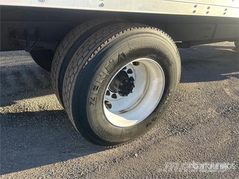 International MV607 4x2 Van Truck Skåpbilar