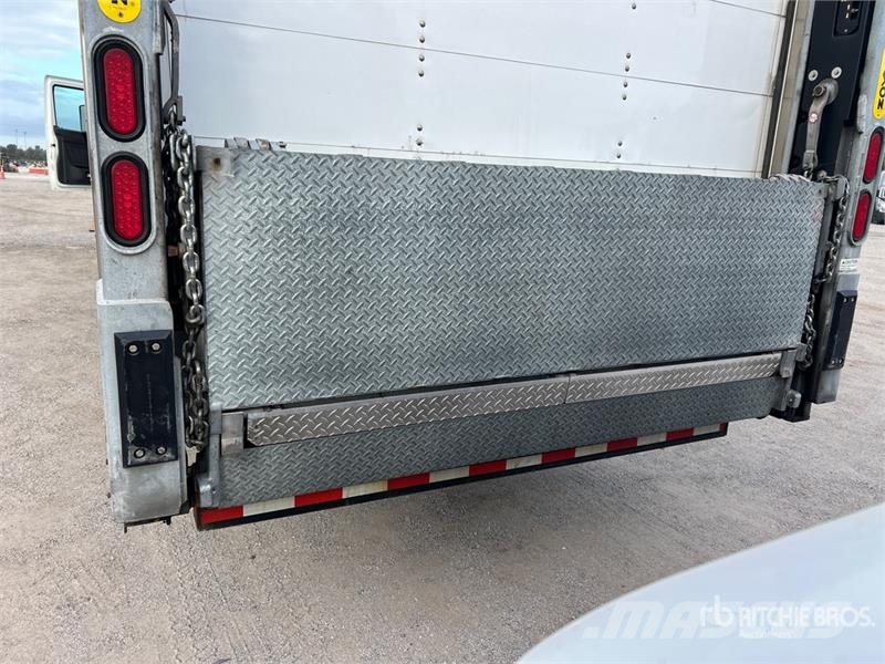 International MV607 4x2 Van Truck Camion cassonati