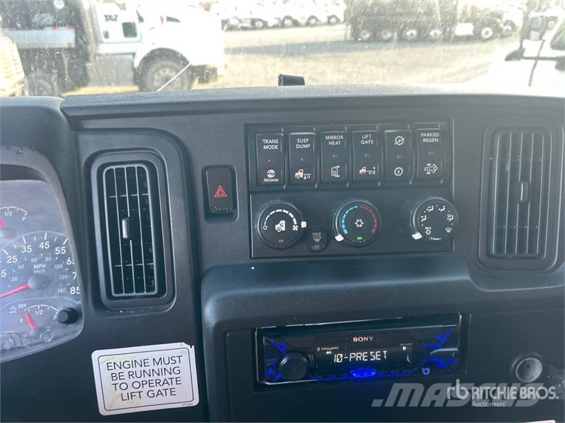 International MV607 4x2 Moving Van Truck Фургони