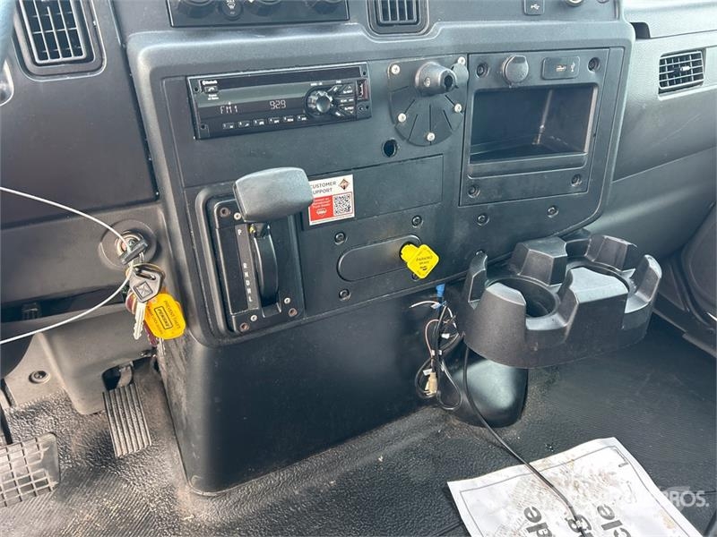 International MV607 4x2 Van Truck Camion cassonati