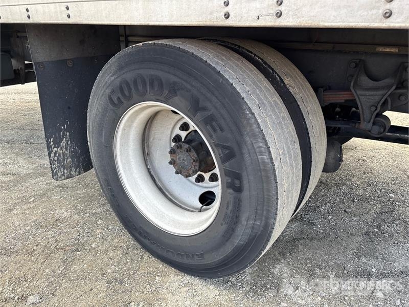 International MV607 4x2 Van Truck Umpikorikuorma-autot