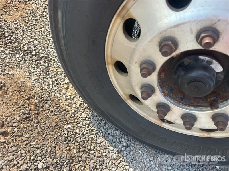 International MV607 4x2 Van Truck Camiones caja cerrada