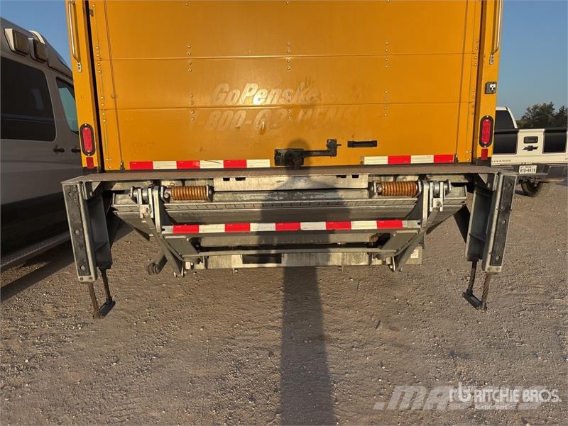 International MV607 4x2 Van Truck Furgoonautod