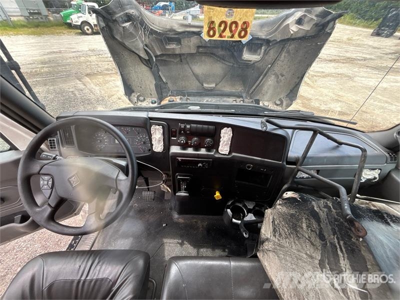 International MV607 4x2 Van Truck Umpikorikuorma-autot