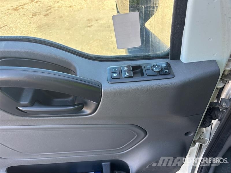 International MV607 4x2 Van Truck (Inoperable) Fast kasse