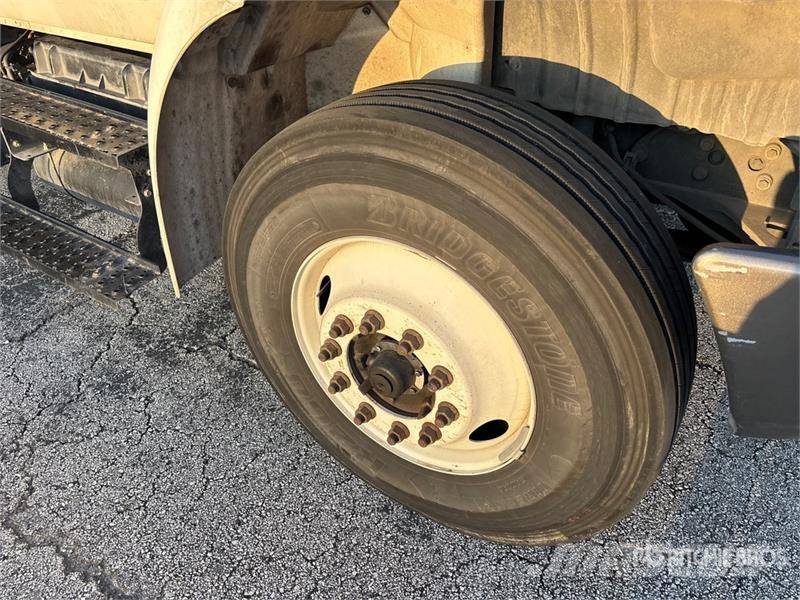 International MV607 4x2 Van Truck Umpikorikuorma-autot