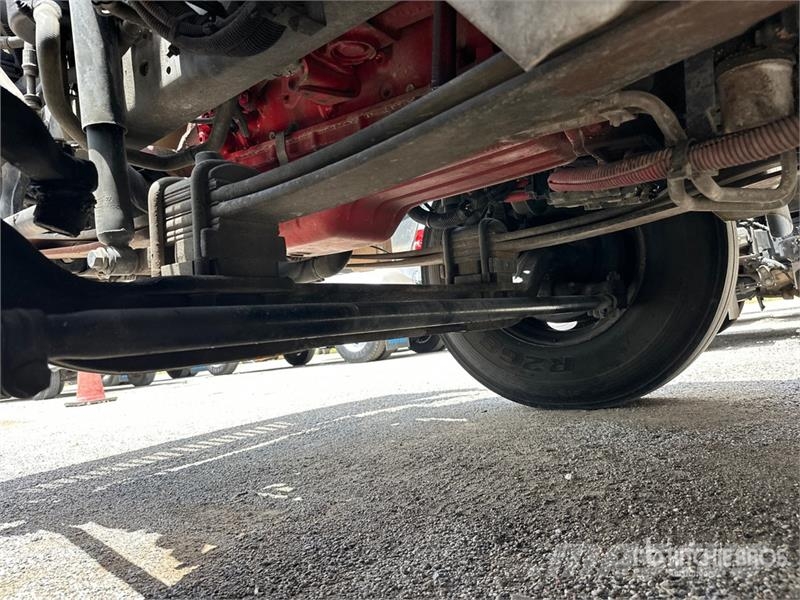 International MV607 4x2 Van Truck Box trucks