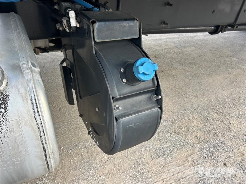 International MV607 4x2 Van Truck Camion cassonati